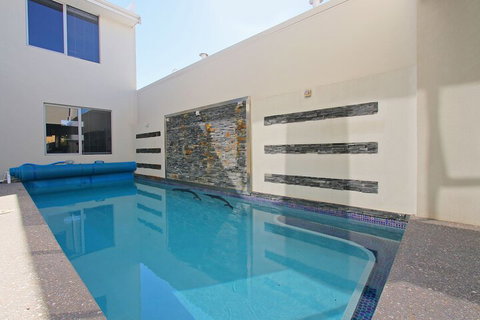 Ambar Villa - Accommodation Daintree 5