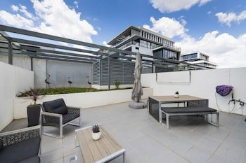 Accommodate Canberra - Lakefront - Accommodation Daintree 5