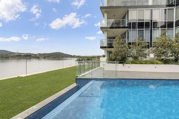 Accommodate Canberra - Lakefront - Accommodation Daintree 4