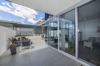 Accommodate Canberra - Lakefront - Accommodation Daintree 1