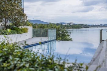 Accommodate Canberra - Lakefront - Accommodation Daintree 2