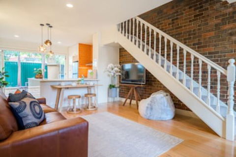 BOUTIQUE STAYS - Buckingham - Accommodation Daintree 0