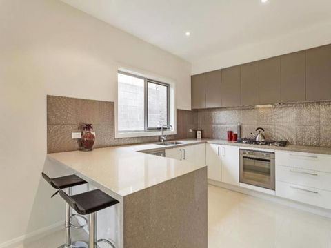 Signature Townhouse In Doncaster - Accommodation Daintree 2