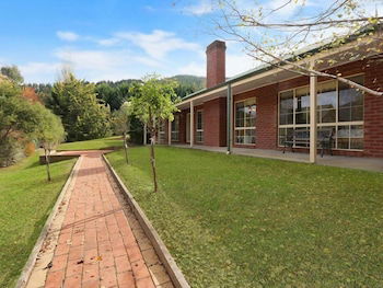 Alpine Mist - Spacious 5 Bedroom Home - Accommodation Daintree 1