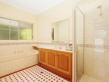 Alpine Mist - Spacious 5 Bedroom Home - Accommodation Daintree 6