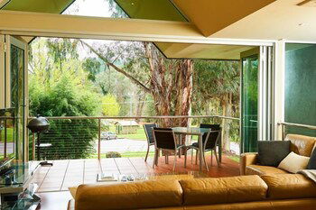 No.6 - Luxury Private Haven In The Heart Of Bright - Accommodation Daintree 2