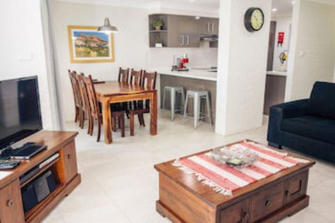 Nicholli, Bay Parklands, Unit 21/2 Gowrie Avenue - Accommodation Daintree 0
