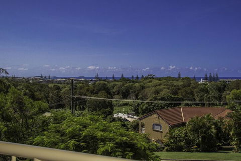 KINGSCLIFF HOLIDAY HOME On The HILL SYDS VIEW - Accommodation Daintree 1