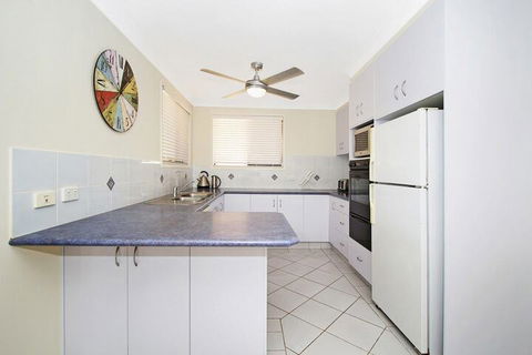KINGSCLIFF HOLIDAY HOME On The HILL SYDS VIEW - Accommodation Daintree 5