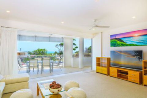 Azura Ocean View Holiday Apartment - Accommodation Daintree 0