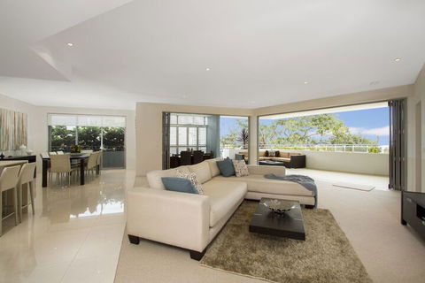 KINGSCLIFF OCEAN VIEW TERRACE By THE FIGTREE 5 - Accommodation Daintree 2