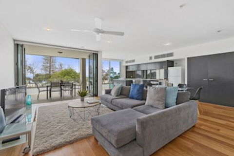 KINGSCLIFF NOR NOR EAST 101 On MARINE PARADE - Accommodation Daintree 0