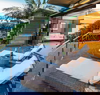 6 Yacht Club Oceanfront House On Marina Deluxe 4 Bedroom With 2 Golf Buggies - Accommodation Daintree