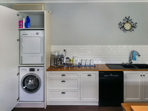 Airport B&B - Accommodation Daintree 1