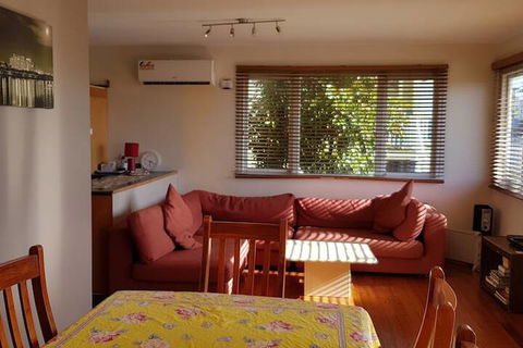 Spacious 2-Storey Home By The Bay: Sleeps 12 - Accommodation Daintree 3