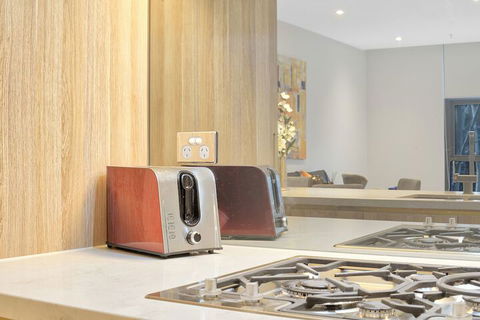 New Luxury Manhattan Style In Heart Of CBD - Accommodation Daintree 3
