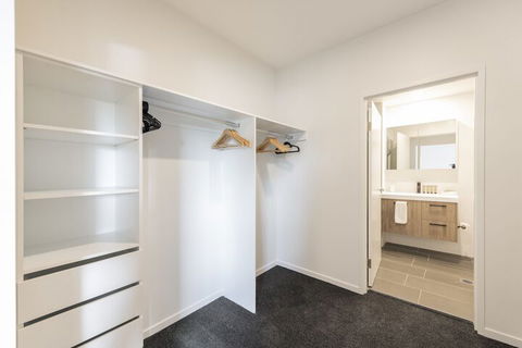 Astra Apartments Broadmeadow - Accommodation Daintree 4
