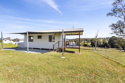 Valley Cabins By The Creek - Accommodation Daintree 6