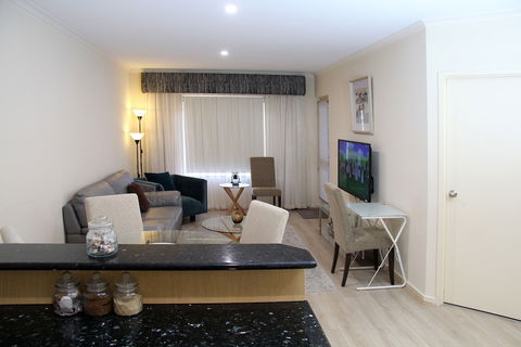 Adelaide CBD Apartment - 3BR, 2Bath & Carpark - Accommodation Daintree 6