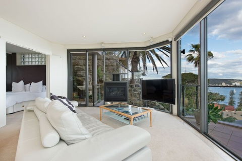 STUNNING MANLY VIEWS - Accommodation Daintree 5
