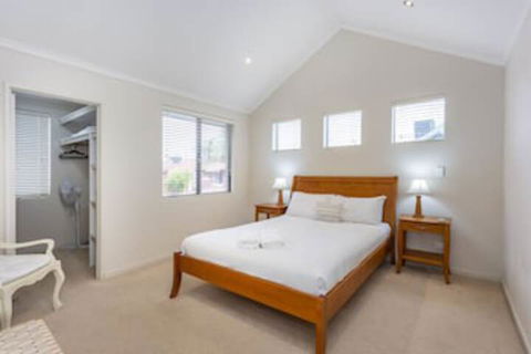 Coode Street Townhouse - Accommodation Daintree 0