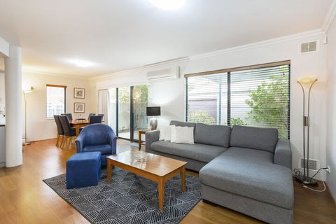 Coode Street Townhouse - Accommodation Daintree 4