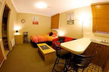 Snowlands Apartments - Accommodation Daintree 0