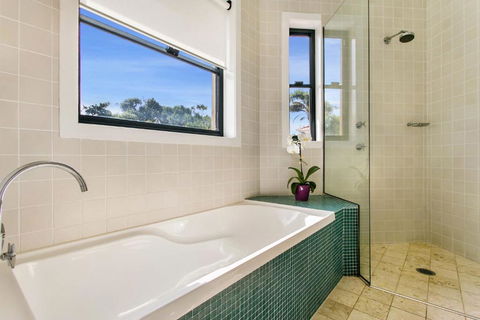 A SWEET ESCAPE Above Byron - Accommodation Daintree 4
