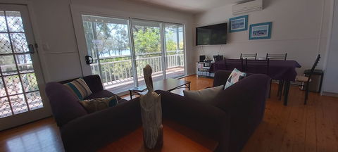 Paradise Bungalow Waterfront - Accommodation Daintree 6