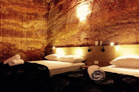 The Lookout Cave Underground Motel - Accommodation Daintree 7