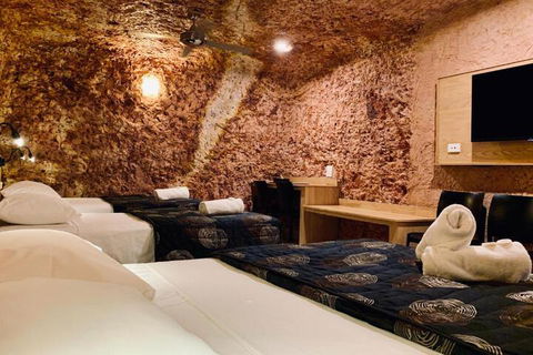 The Lookout Cave Underground Motel - Accommodation Daintree 5
