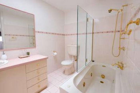 Whitesbeach Guesthouse - Accommodation Daintree 2