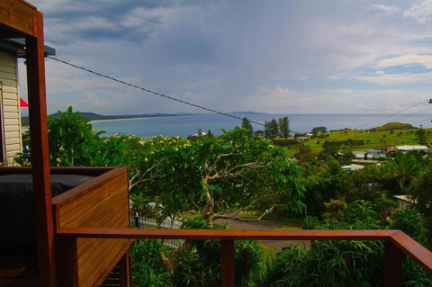 AAA Views 2 View Street - Accommodation Daintree 5