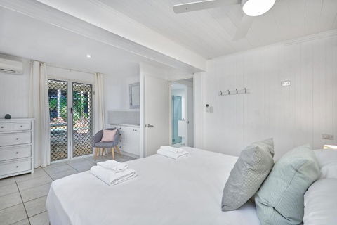 Decked Out By The Sea - Accommodation Daintree 2
