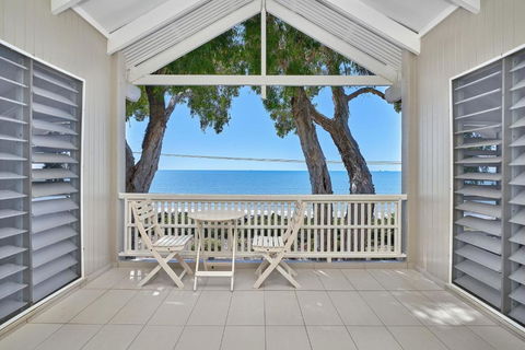 Decked Out By The Sea - Accommodation Daintree 3
