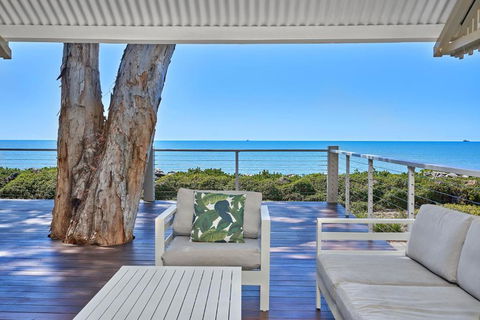 Decked Out By The Sea - Accommodation Daintree 1