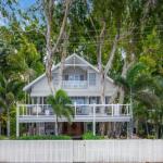 Decked Out By The Sea - Accommodation Daintree 0