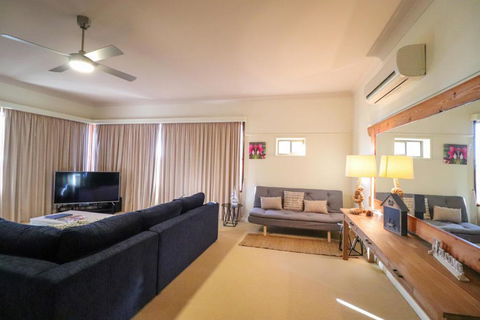A Reflection On The Lake - Accommodation Daintree 4