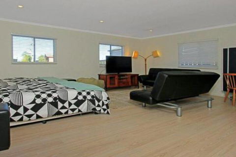 Culburra Getaway Close To Beach & Lake - Accommodation Daintree 2