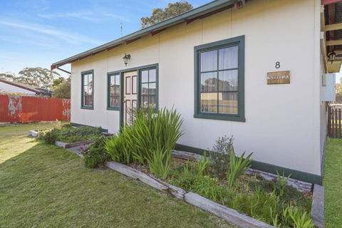 Katisha Cottage Pet Friendly & Close To Town - Accommodation Daintree 4