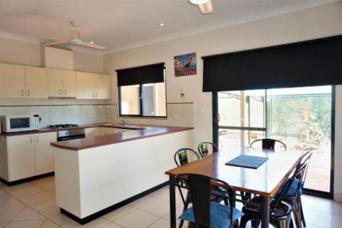 Ningaloo Breeze Villa 7 3 Bedroom Fully Self Contained Holiday Accommodation - Accommodation Daintree 3
