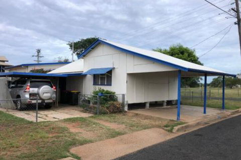 Gumby Gumby Cottage - Accommodation Daintree 0