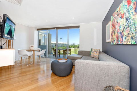 Corporate Boardies At Bells Boulevard - Accommodation Daintree 3
