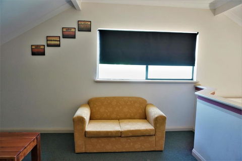 Ningaloo Breeze Villa 3 3 Bedroom Fully Self Contained Holiday Accommodation - Accommodation Daintree 3