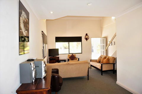 Ningaloo Breeze Villa 3 3 Bedroom Fully Self Contained Holiday Accommodation - Accommodation Daintree 4