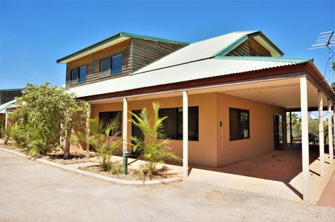 Ningaloo Breeze Villa 3 3 Bedroom Fully Self Contained Holiday Accommodation - Accommodation Daintree 2