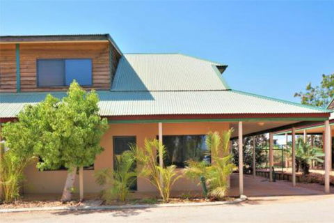 Ningaloo Breeze Villa 5 3 Bedroom Fully Self Contained Holiday Accommodation - Accommodation Daintree 0