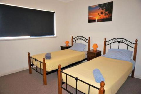 Ningaloo Breeze Villa 5 3 Bedroom Fully Self Contained Holiday Accommodation - Accommodation Daintree 7