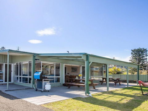 Antonios Paradise Spectacular Views Over Warrain Beach - Accommodation Daintree 6