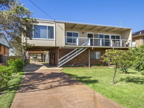 Dolphin Breeze Fully Fenced & Pet Friendly - Accommodation Daintree 4